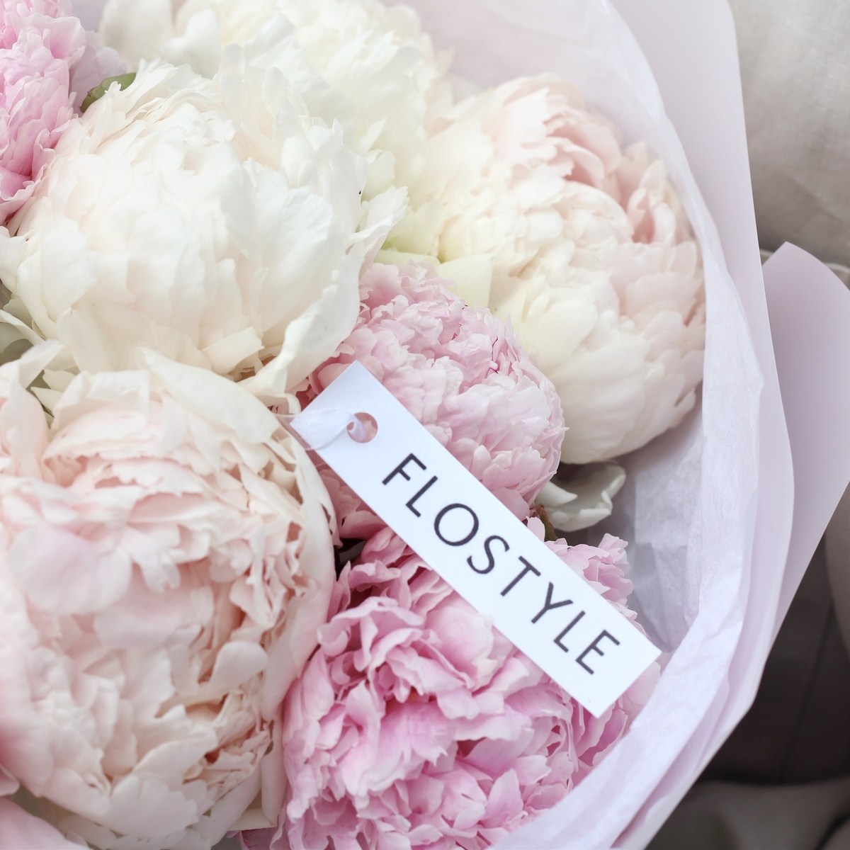 buket iz 9 pionov miks 4